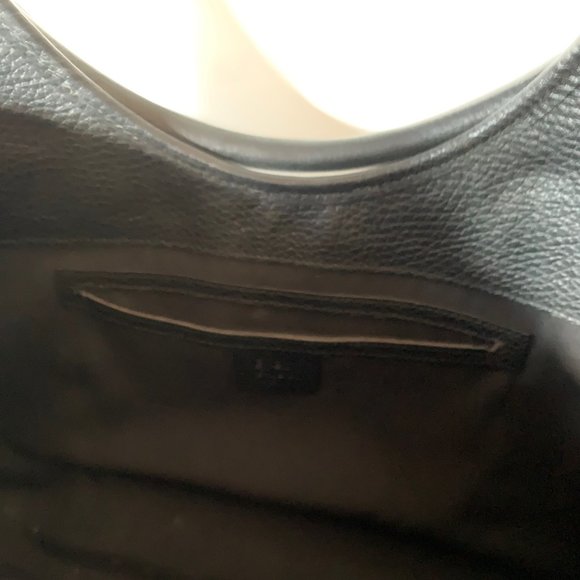 Gucci Black Pebbled Leather Shoulder Bag - Picture 9 of 11